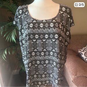Torrid Black and White Patterned Short Sleeve Blouse